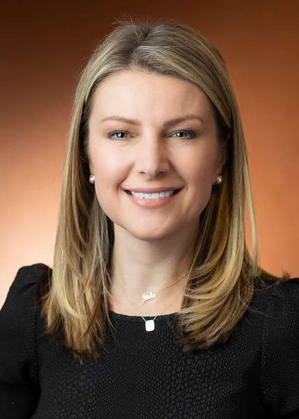 Dr. Erin Schey, DC, chiropractor from DRX Chicago, specializes in non-surgical spinal decompression therapy for back pain relief.